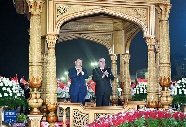 习近平抵达杜尚别开始对塔吉克斯坦进行国事访问4_缩小大小.jpeg
